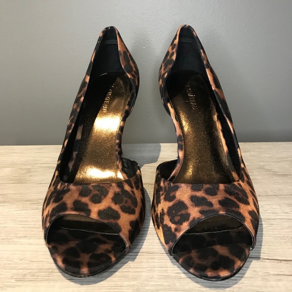 Elegant Leopard Print Open Toe Heels - Picture 3 of 4